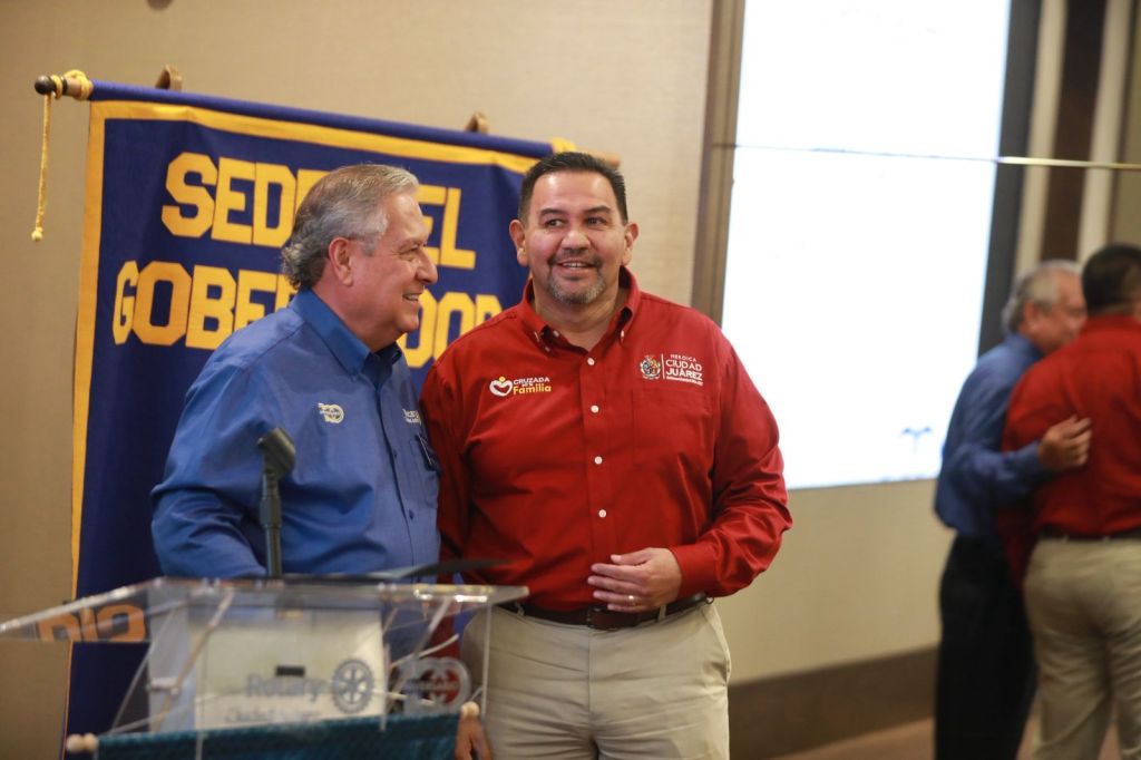 Cruz Pérez Cuéllar se convierte en socio honorario del Club Rotario y propone alianza rumbo al&nbsp;centenario