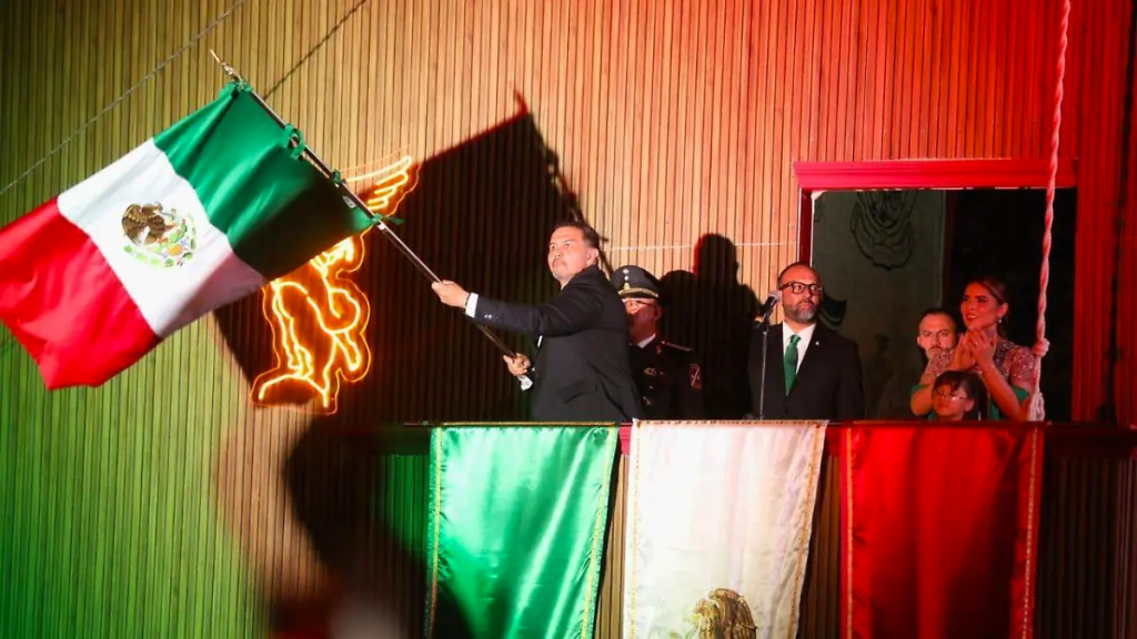 Encabeza Cruz Pérez Cuéllar el Grito de Independencia ante más de 50 mil&nbsp;juarenses