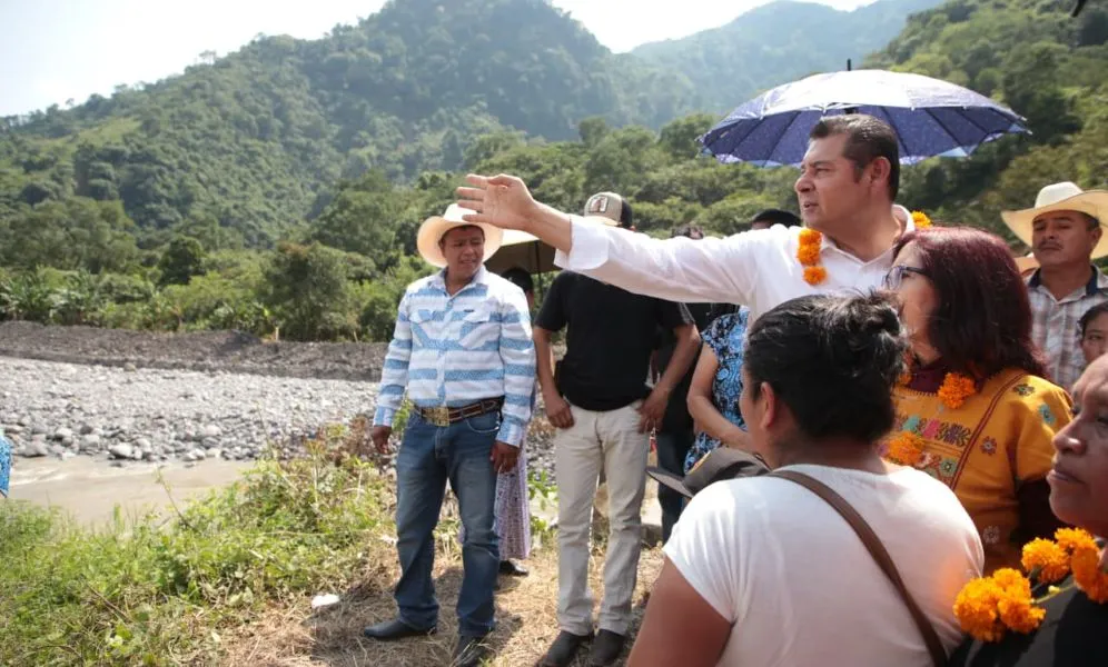 Alejandro Armenta anuncia reconstrucción del puente del Río&nbsp;Necaxa