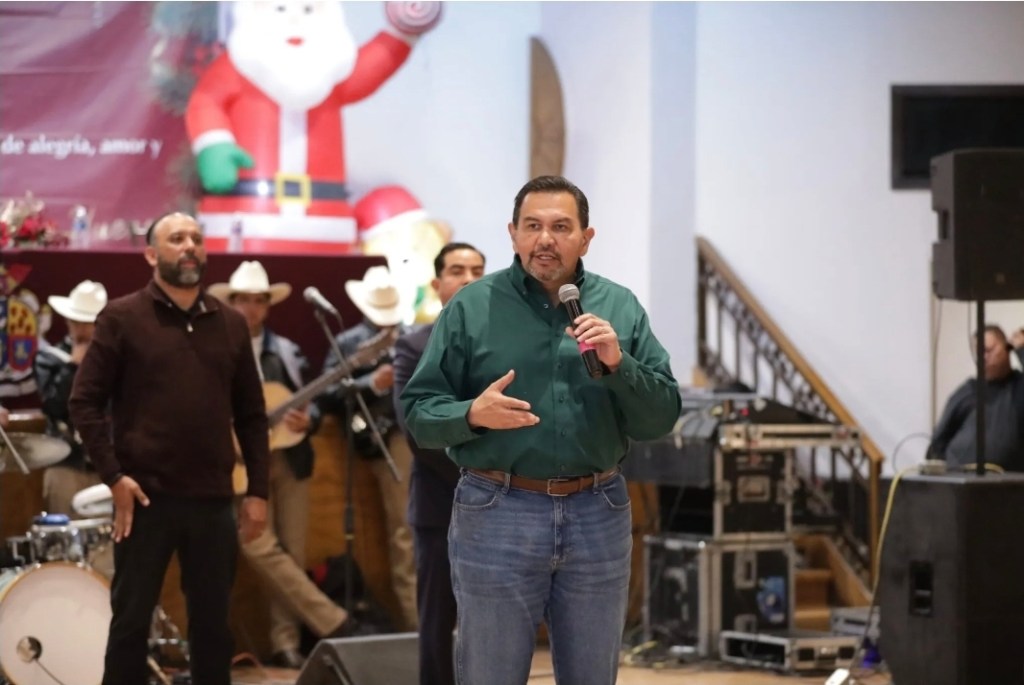 Cruz Pérez Cuéllar comparte posada con líderes de mercados populares en&nbsp;Juárez