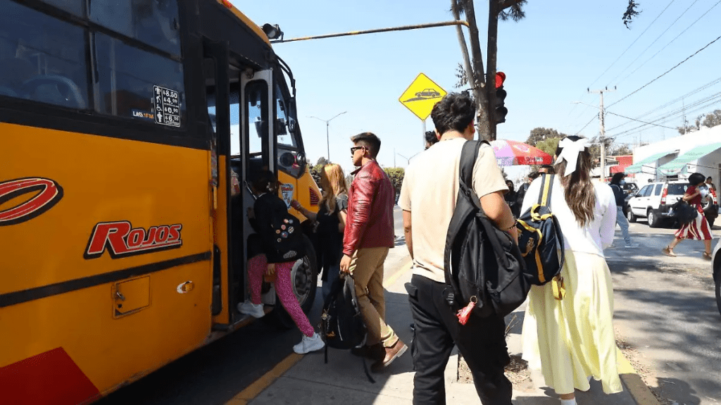 Salir una hora antes o pagar Didi: el nuevo reto diario de estudiantes BUAP a falta de&nbsp;transporte