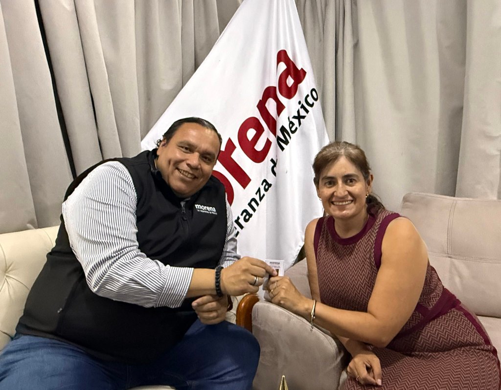 Celina Peña Guzmán recibe credencial de militante de Morena y refrenda su compromiso con el servicio público