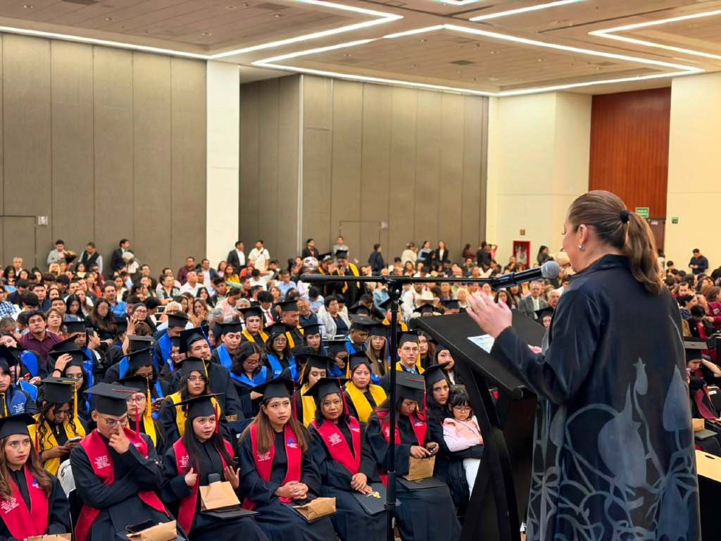 Docentes, agentes de transformación social desde las aulas: Laura Artemisa García reconoce labor de egresados de la UPN 211