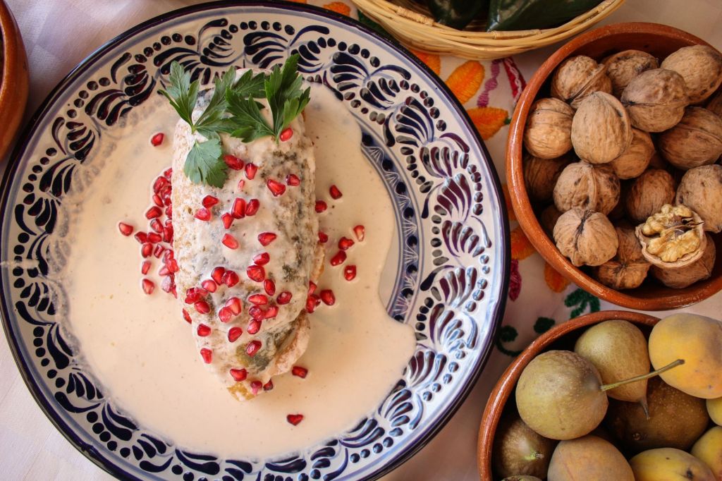 El chile en nogada vive su temporada más deliciosa: la tradición poblana que conquista cada&nbsp;agosto